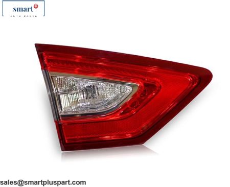 84142-D3000 INSULATOR-FENDER RH